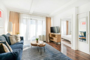 809-4A Columbus Circle New BLDG 1BR W D